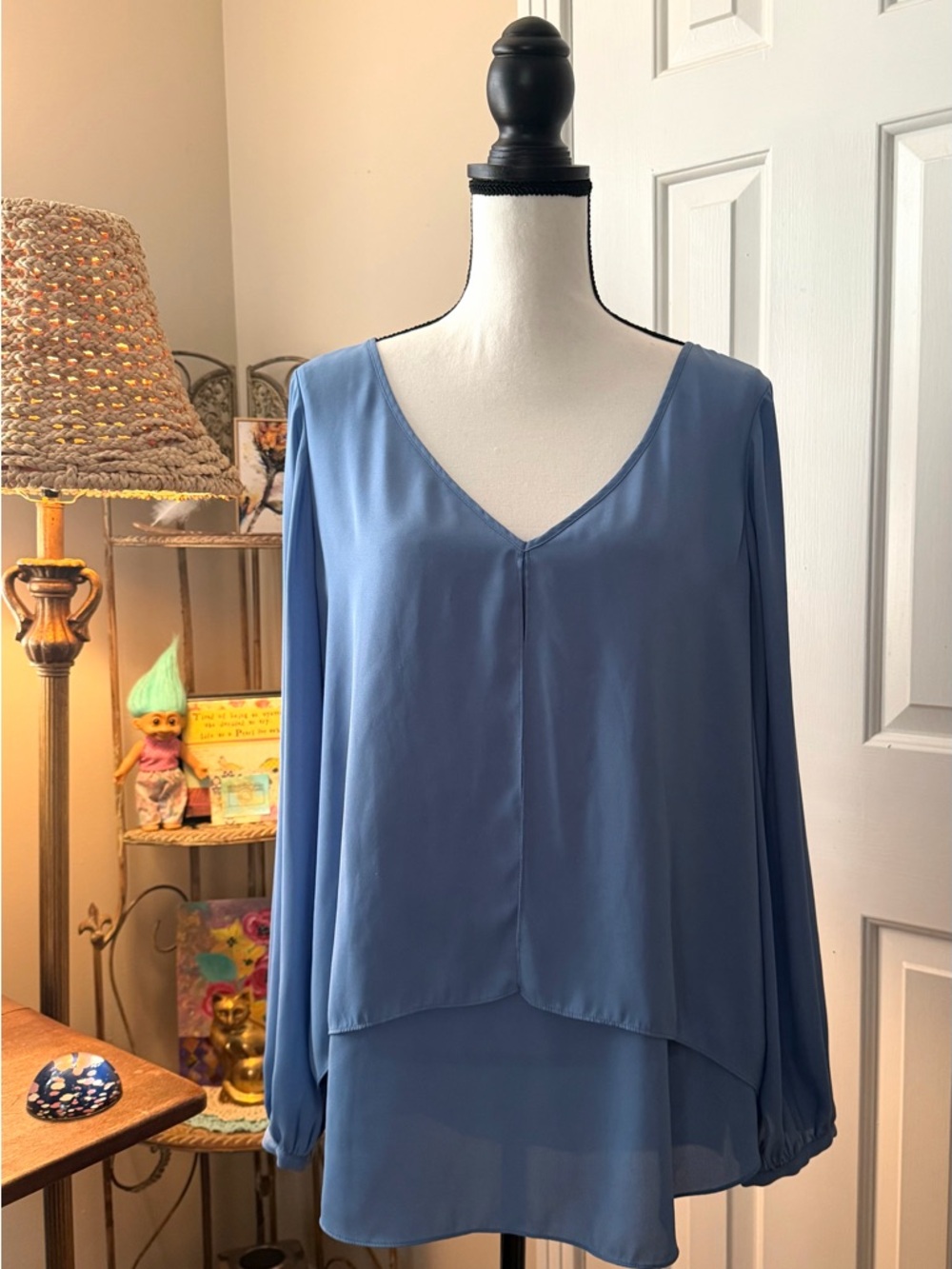 White House Black Market Pale Blue Blouse with Gold Sequin Trim sz 14 L euc